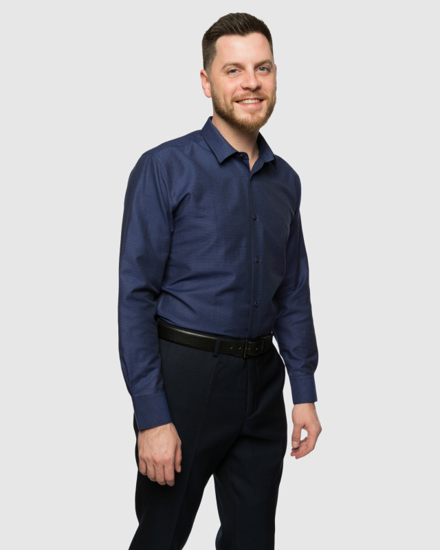 Темно-синяя рубашка с геометрическим микродизайном